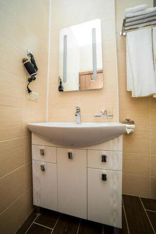 Гостиница SunRise Небуг Двухместный номер с дополнительной кроватью-7