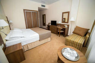 Гостиница SunRise Небуг Двухместный номер с дополнительной кроватью-1